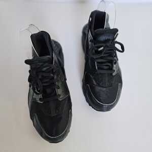Nike Air Huarache Triple Black Sneakers